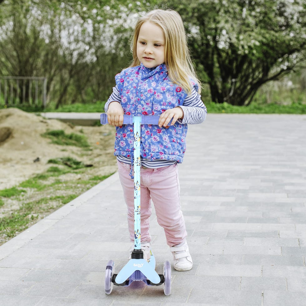 Bluey Self Balancing Kick Scooter with Light Up Wheels