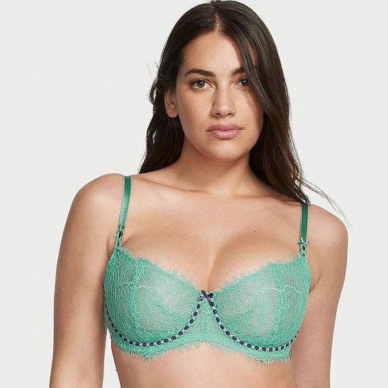 Sold out 🙏💗 Victoria Secret Lingerie set available in a deep turquoise  green color with gold detailing 💛 wireless bra and high w