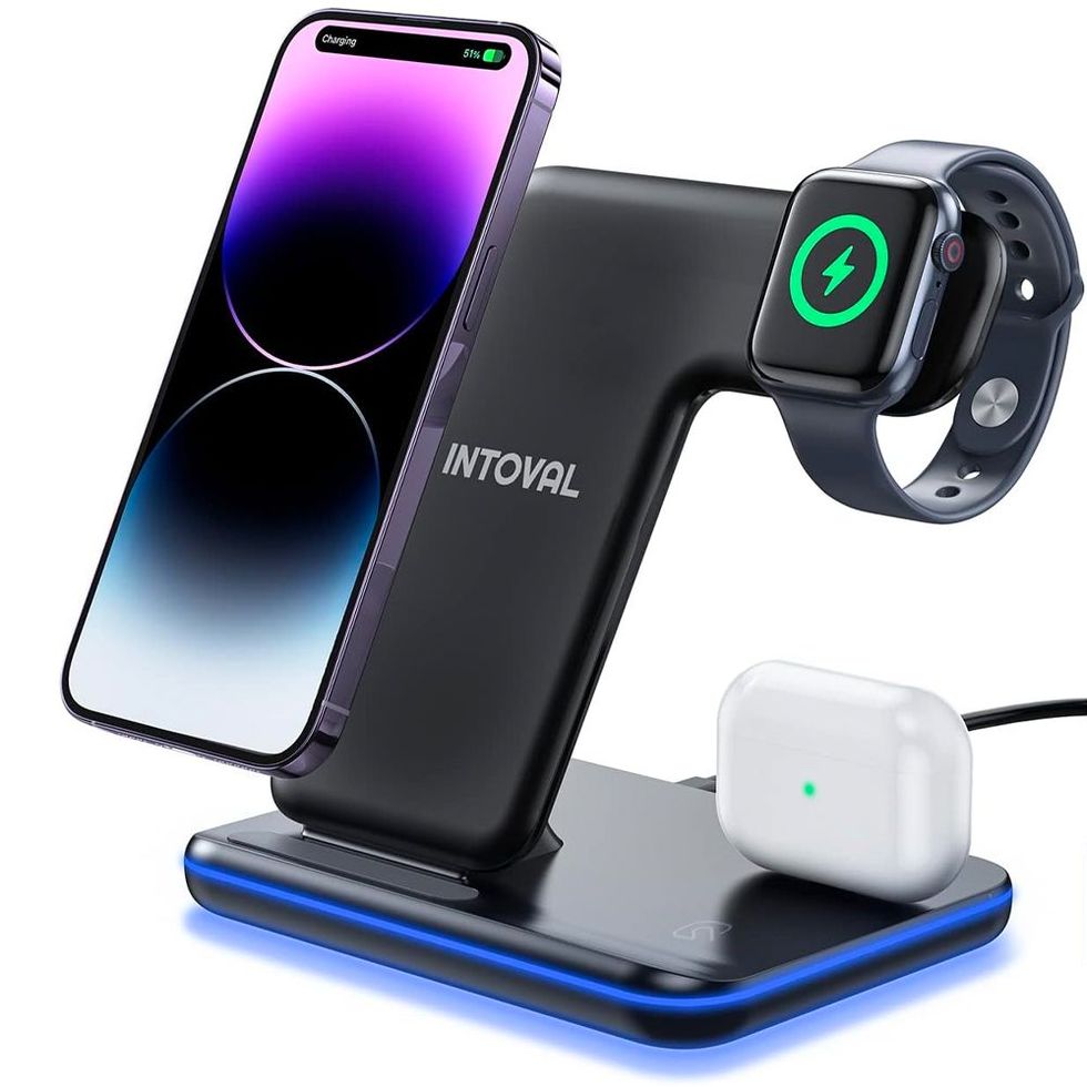 https://hips.hearstapps.com/vader-prod.s3.amazonaws.com/1697732709-intoval-charging-station-for-apple-iphone-iwatch-airpods-65315860030e8.jpg?crop=0.998xw:0.998xh;0,0&resize=980:*