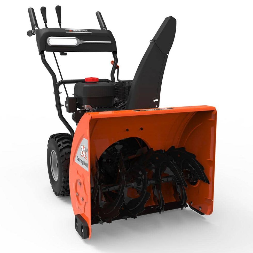 https://hips.hearstapps.com/vader-prod.s3.amazonaws.com/1697742322-yard-force-gas-snow-blowers-yf24-ds21-gsb2-64_1000.jpg?crop=1xw:1.00xh;center,top&resize=980:*