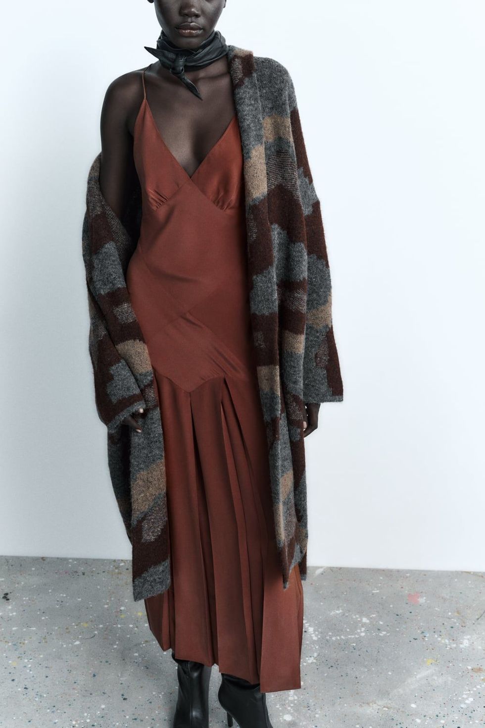 El abrigo estilo lujo silencioso que Zara agota cada semana: de
