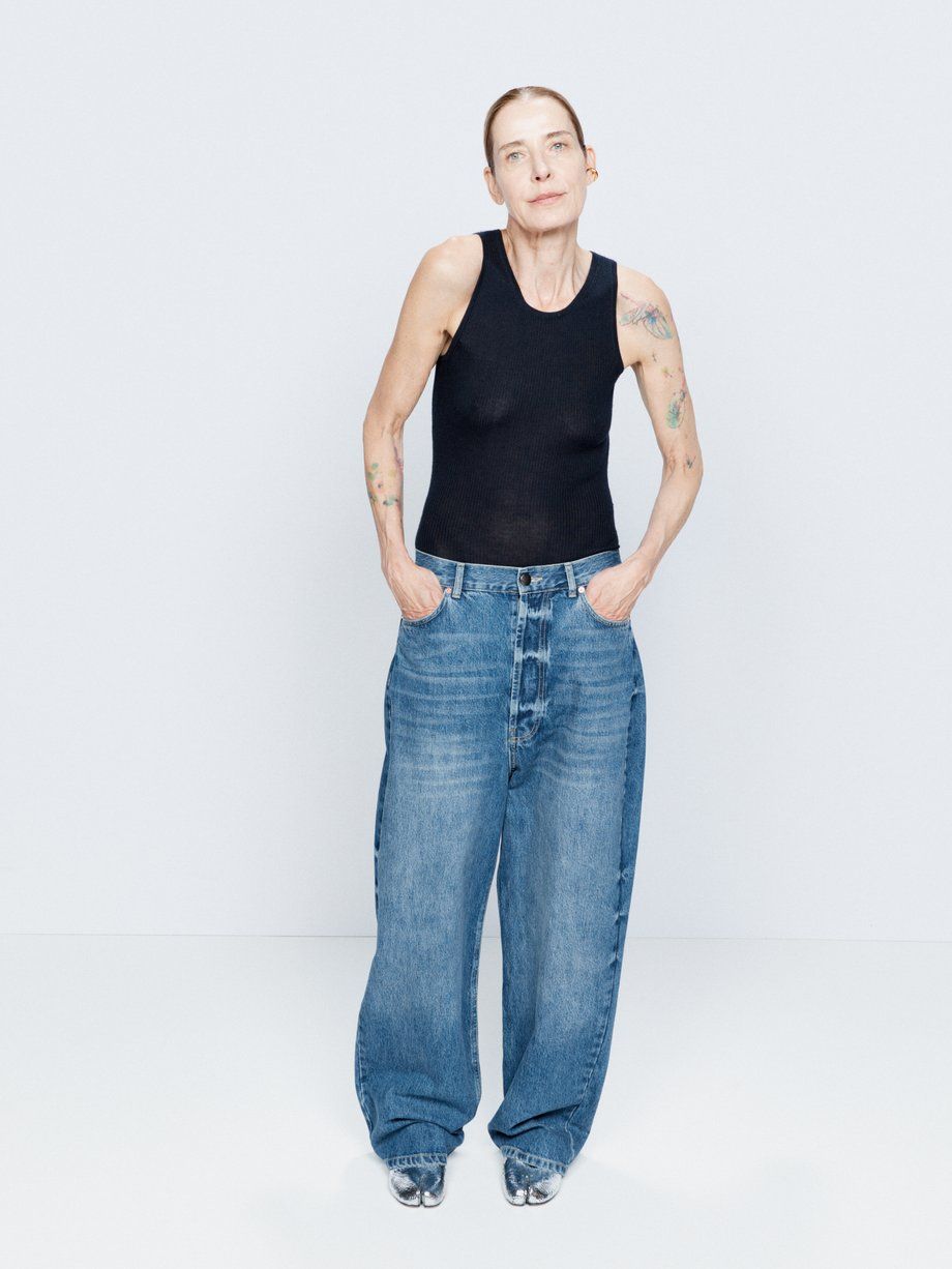 How to Style Baggy Jeans