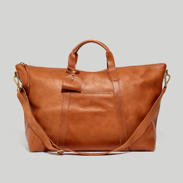 Essential Overnight Bag in Leather Essential Overnight Bag in Leather