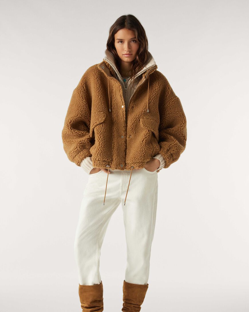 La chaqueta de borreguito de Zara que querrás en tu armario de otoño:  calentita, elegante y en tendencia