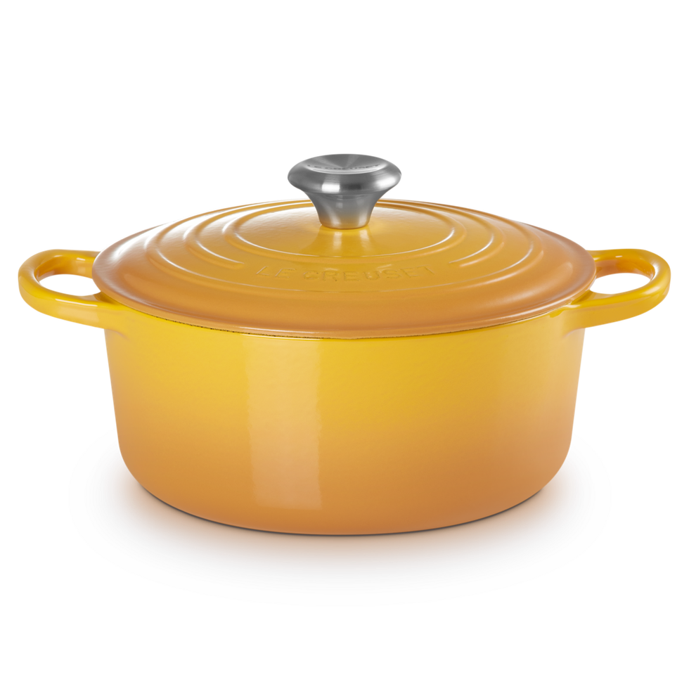 https://hips.hearstapps.com/vader-prod.s3.amazonaws.com/1698243413-le-creuset-65392338a833a.png?crop=0.6666666666666666xw:1xh;center,top&resize=980:*