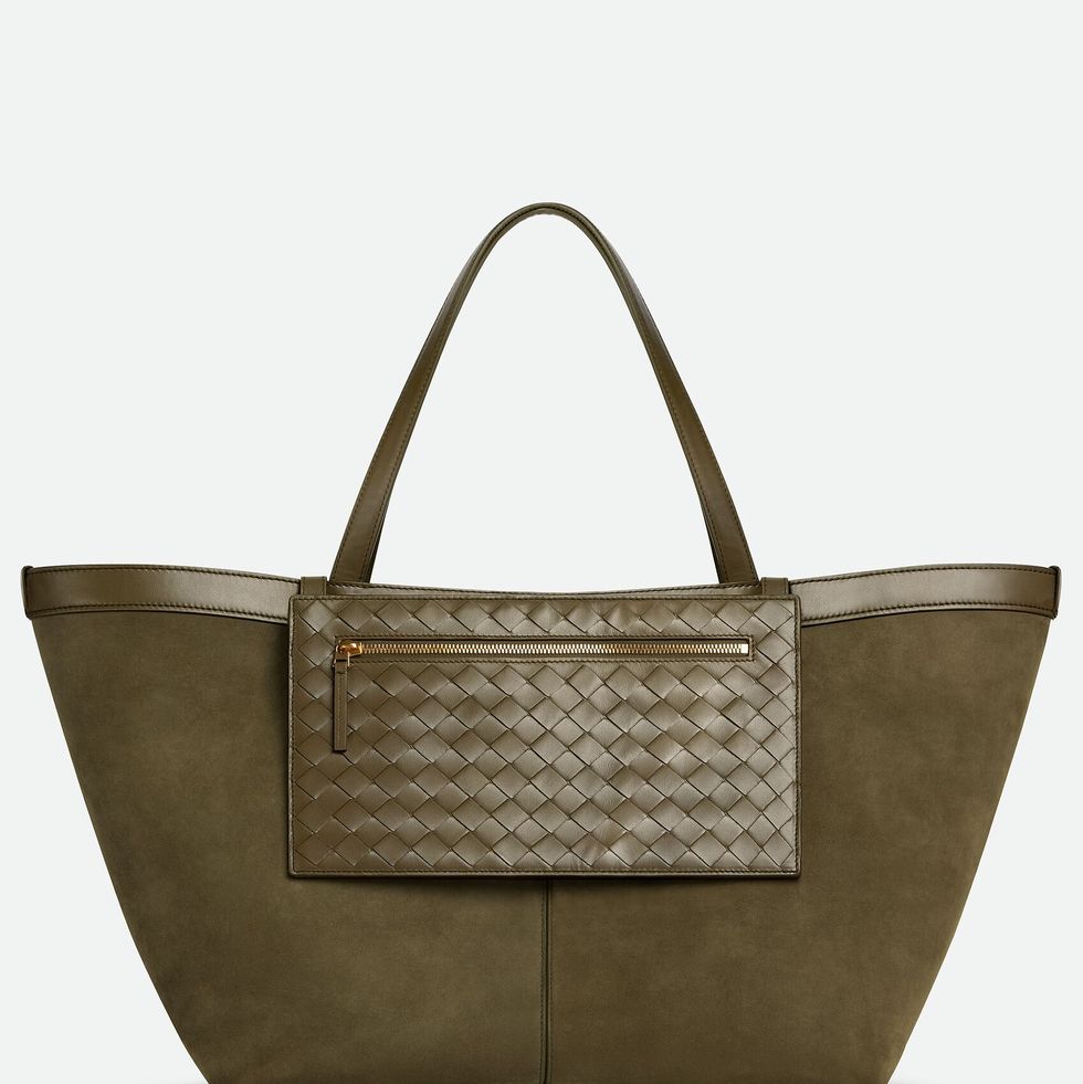 So many fashion girls own this supersized quilted shopping bag