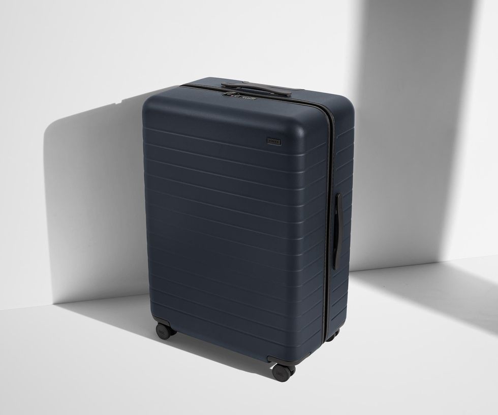 REVIEW: Away Luggage Tag 'Tile Slim' Is Subtle, Stylish, and High-Tech