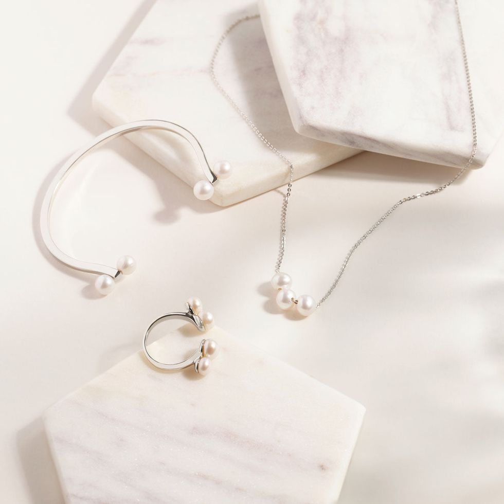 The Mother of Pearl set in White Gold