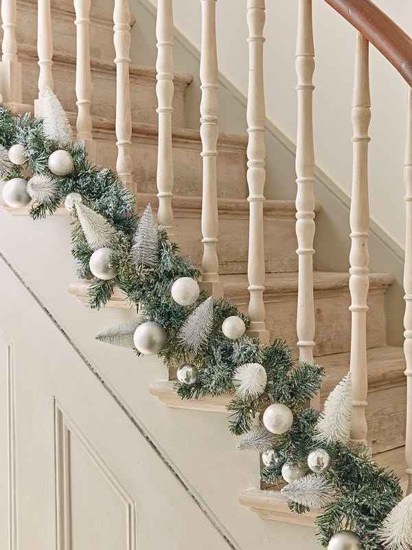 Frosted Brush Tree Garland