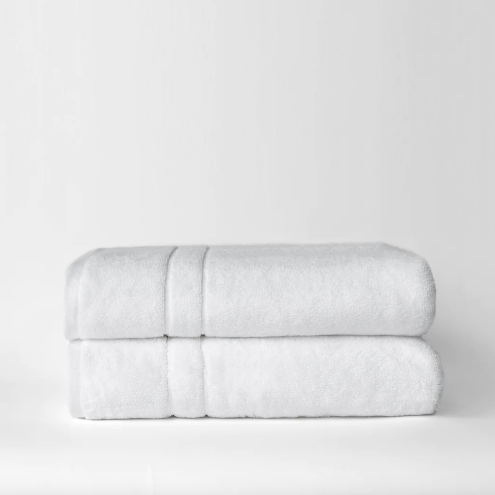 https://hips.hearstapps.com/vader-prod.s3.amazonaws.com/1698865702-plush-hotel-spa-like-bath-towels-cozy-earth-black-friday-sale-6542a2055e0f4.png?crop=0.8597222222222223xw:1xh;center,top&resize=980:*