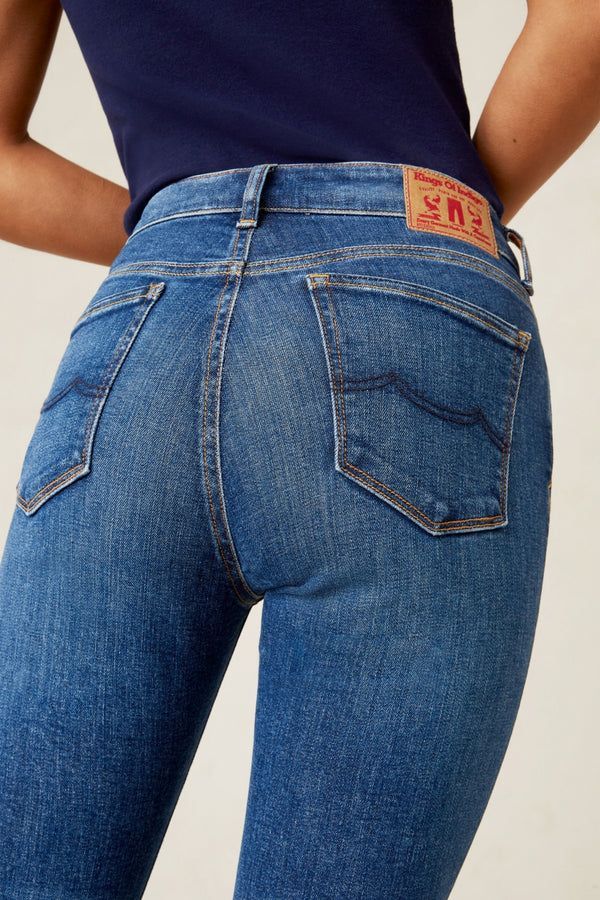 What Are Butt Lift Jeans and Why do Flat Booties Love them?