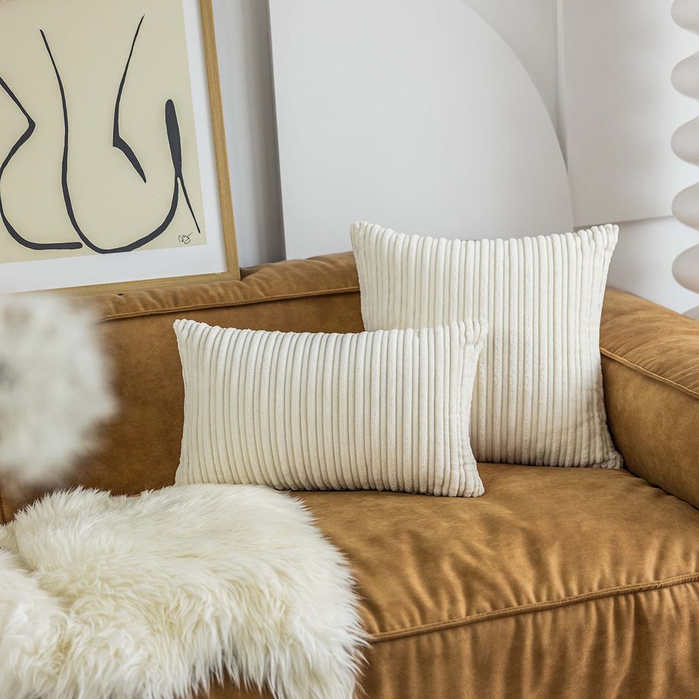 How to Pick the Right Throw Pillows for Your Space - The Hearth