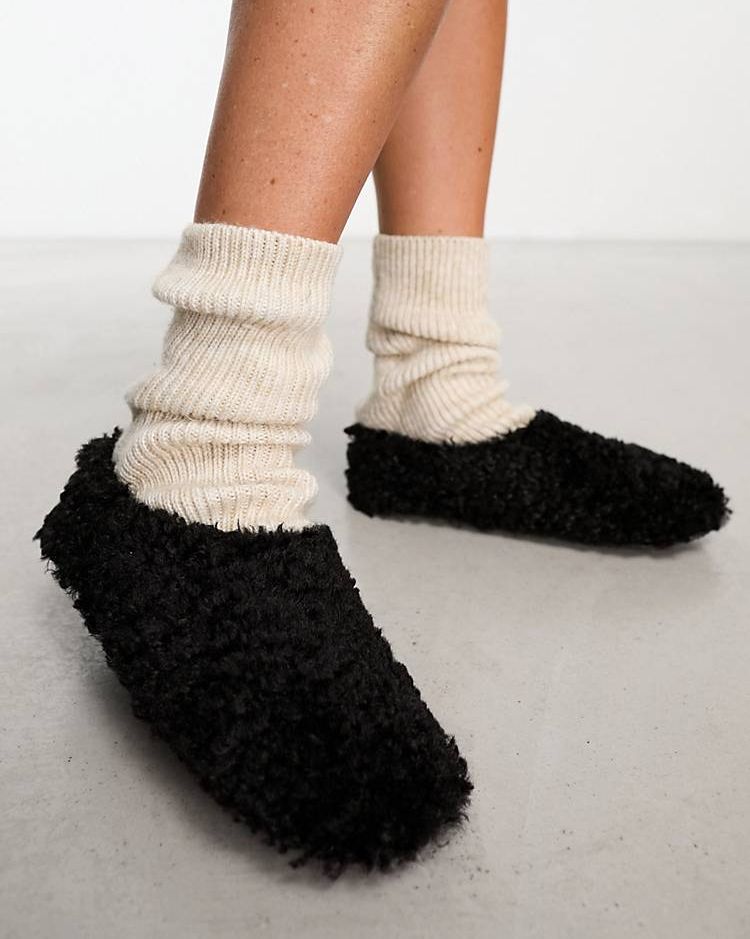 Cuddle slippers in black