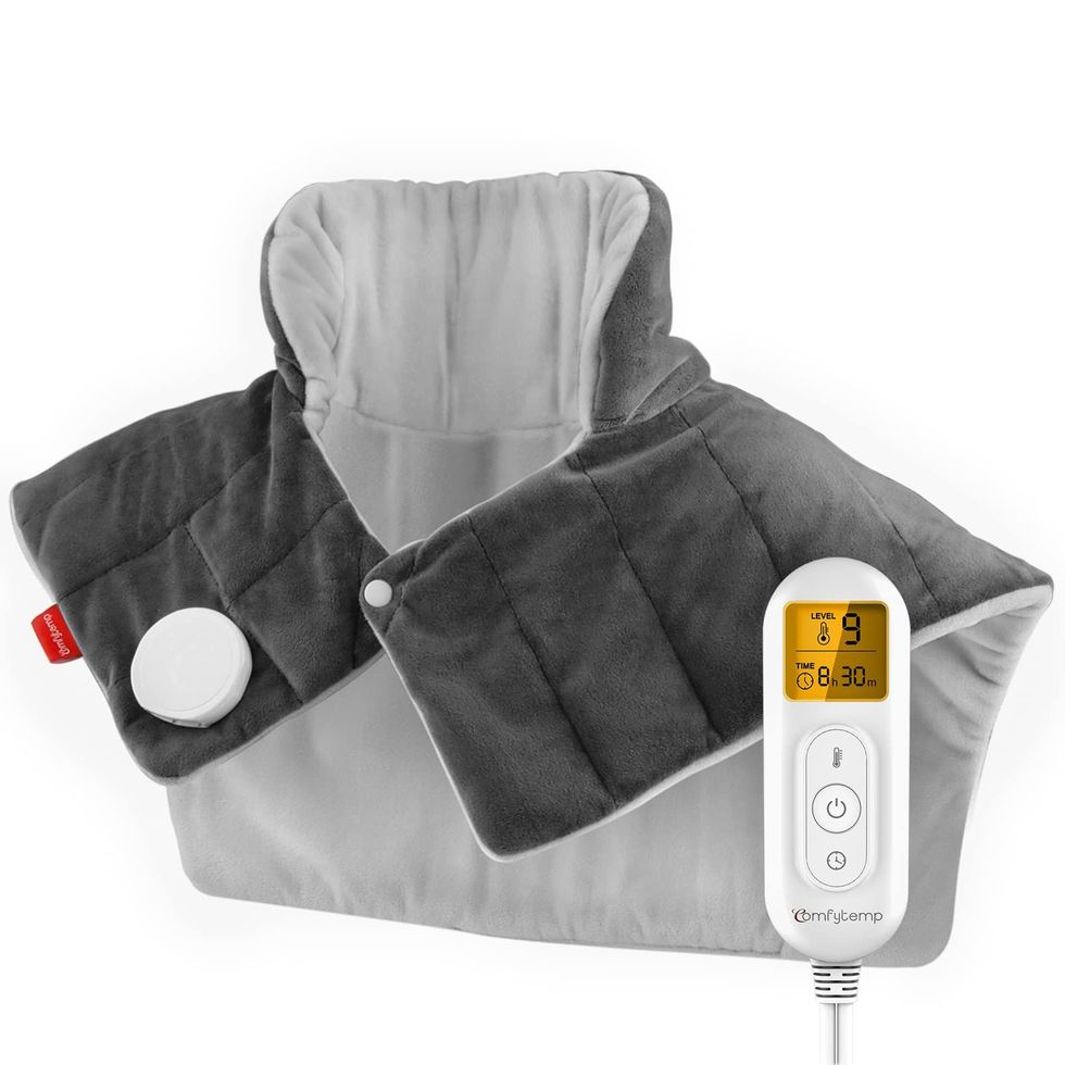 https://hips.hearstapps.com/vader-prod.s3.amazonaws.com/1699478458-weighted-heating-pad-for-neck-and-shoulders-christmas-gift-ideas-for-mom-654bfb6ac2fe3.jpg?crop=1xw:1xh;center,top&resize=980:*