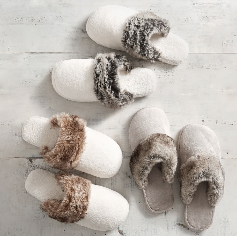 https://hips.hearstapps.com/vader-prod.s3.amazonaws.com/1699553286-pottery-barn-slippers-best-christmas-and-holiday-gifts-for-mom-654d1f7fbaed1.png?crop=0.944xw:1.00xh;0.0337xw,0&resize=980:*