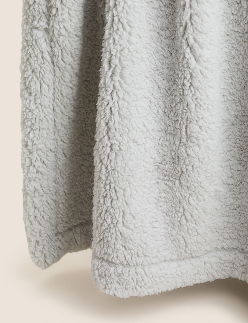 15 Best Sherpa Blankets To Keep You Warm This Winter 2023