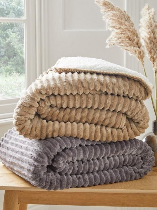 15 Best Sherpa Blankets To Keep You Warm This Winter 2023