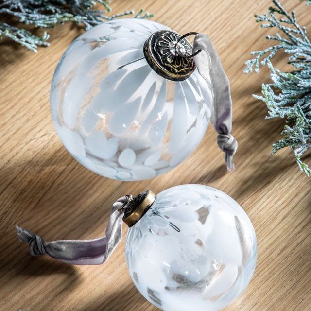 Mabel Set of 4 Baubles in White