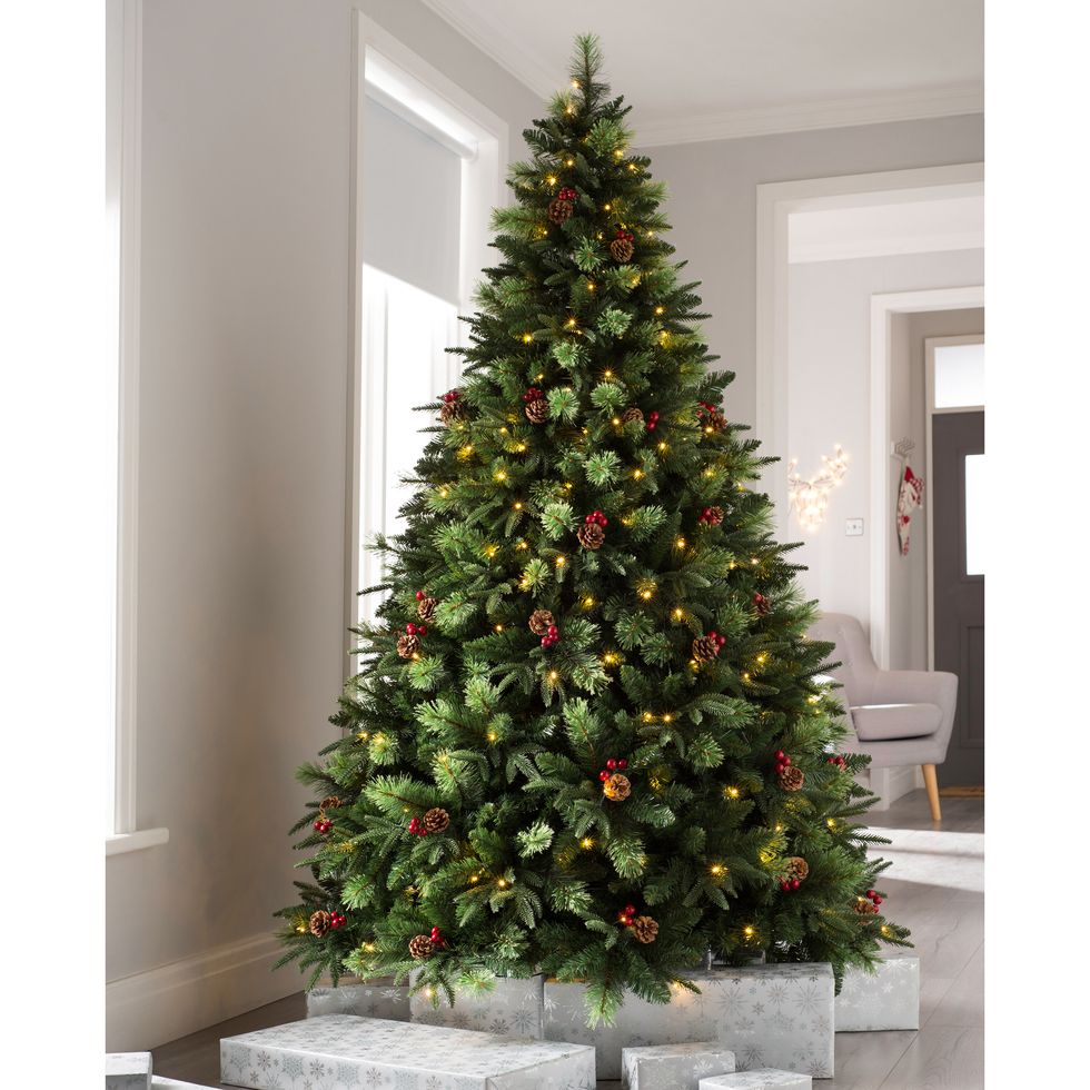 Victorian 152cm Lighted Artificial Pine Christmas Tree