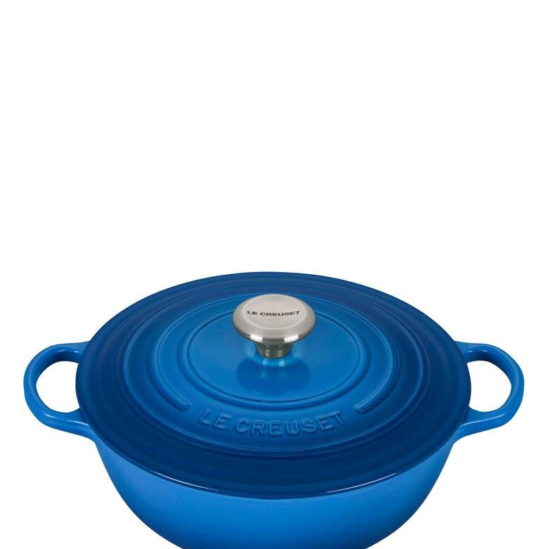 https://hips.hearstapps.com/vader-prod.s3.amazonaws.com/1699989294-le-creuset-signature-enameled-cast-iron-chefs-oven-6553c71239aad.jpg?crop=1.00xw:0.653xh;0,0.154xh&resize=980:*