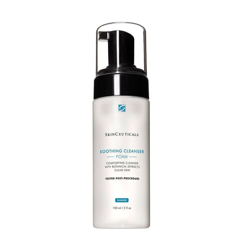 https://hips.hearstapps.com/vader-prod.s3.amazonaws.com/1700065487-1655149220-soothing-cleanser-3606000463660-skinceuticals-6554f0b6dc048.jpg?crop=1xw:1xh;center,top&resize=980:*