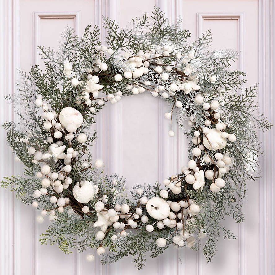 White Christmas Decorations Perfect For a Winter Wonderland Theme
