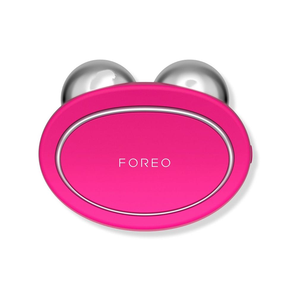 https://hips.hearstapps.com/vader-prod.s3.amazonaws.com/1700074281-foreo-bear-facial-toning-device-65551322ef639.jpg?crop=1xw:1xh;center,top&resize=980:*