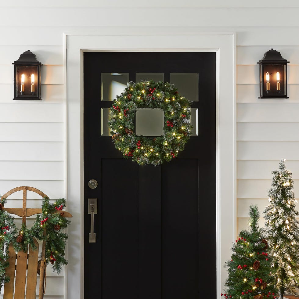 Pre-Lit Artificial Christmas Wreath
