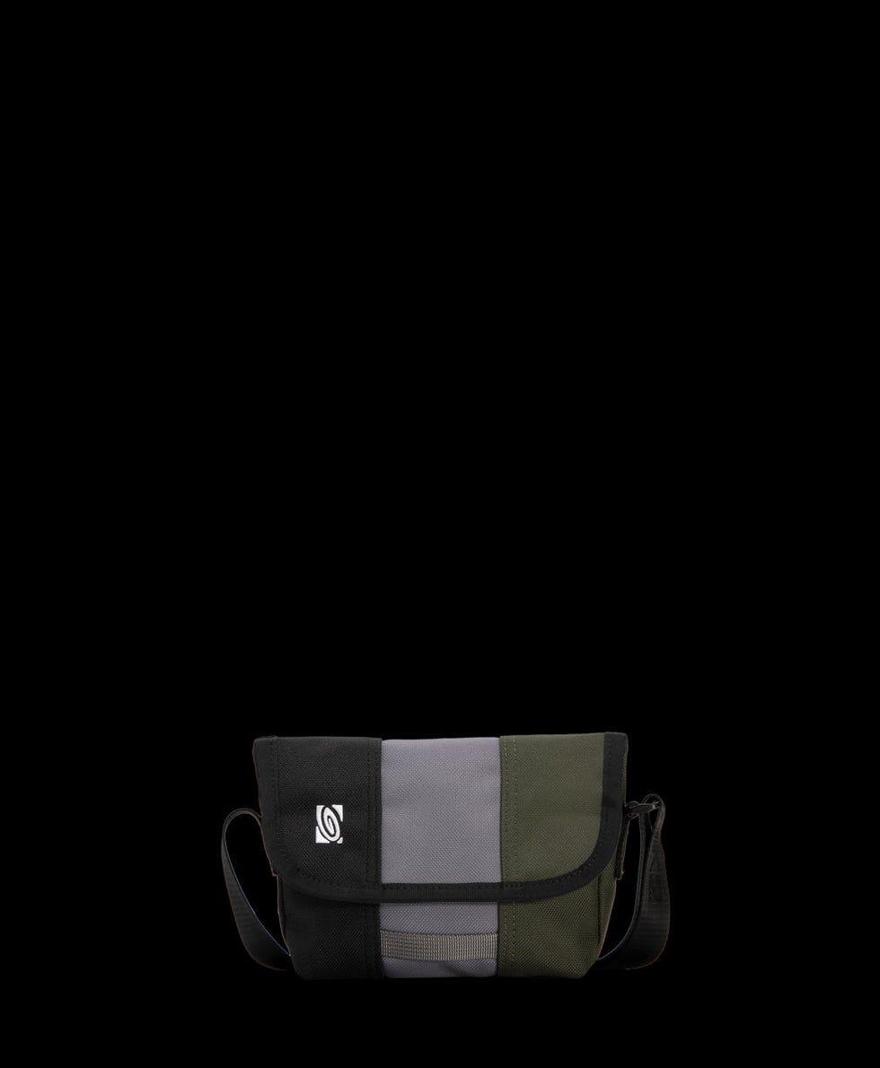 https://hips.hearstapps.com/vader-prod.s3.amazonaws.com/1700590617-timbuk2-micro-classic-messenger-bag-eco-army-pop-1107-1-1121-front_1_1046x1270_crop_center.progressive.png.jpg?crop=0.603xw:0.497xh;0.202xw,0.503xh&resize=980:*