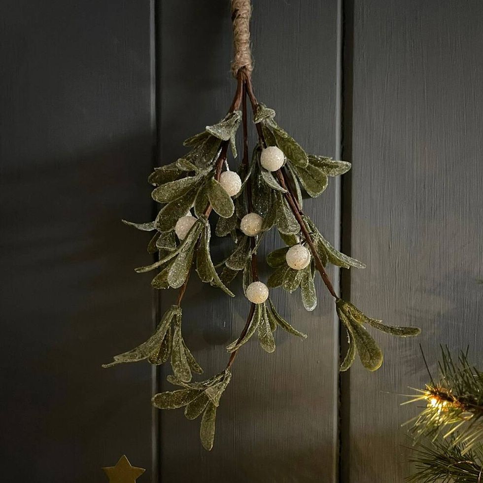 Hanging Mistletoe Bunch