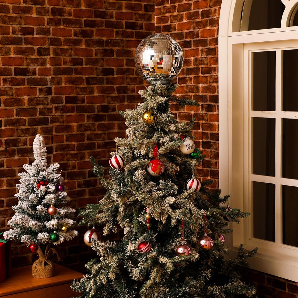 Taylor Swift Posing Christmas Tree 2023 Christmas Ornament