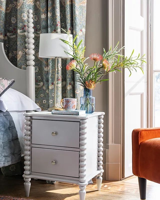 20 Narrow Bedside Tables for Small Bedrooms - Bless'er House