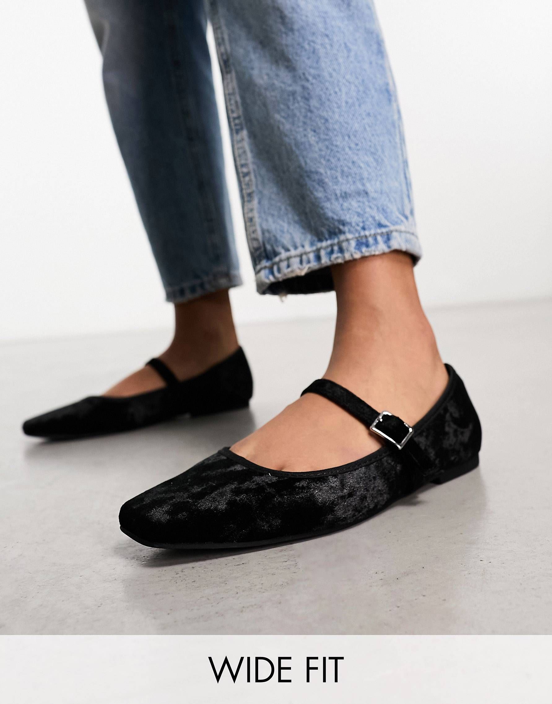 Pointy flats for wide hot sale feet