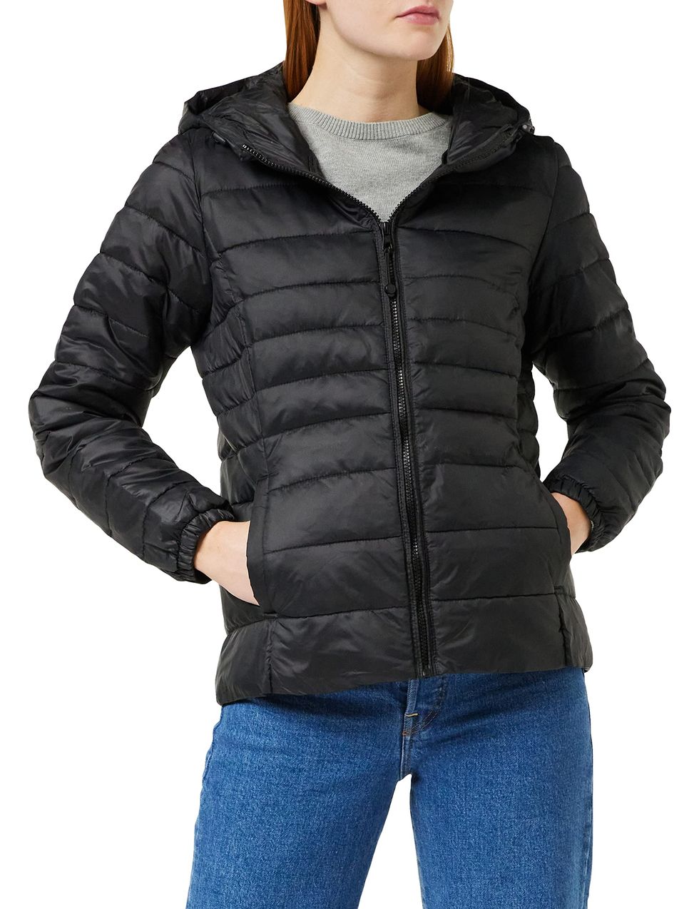 La chaqueta ligera que aman las mujeres que detestan los abrigos  voluminosos arrasa en  por solo 40€