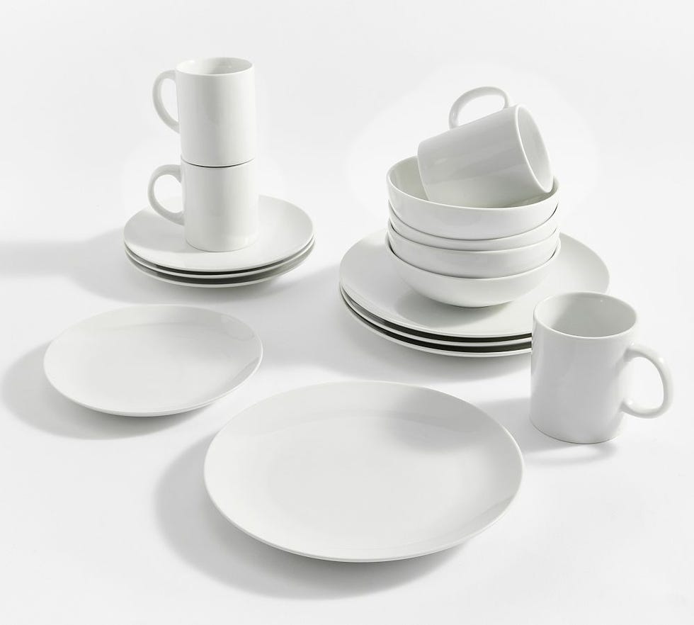 Great White Traditional Porcelain 16-Piece Dinnerware Set