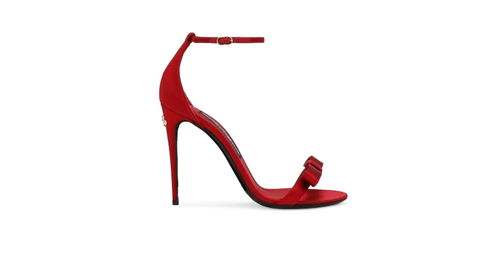 I sandali Keira in raso rosso di Dolce&Gabbana