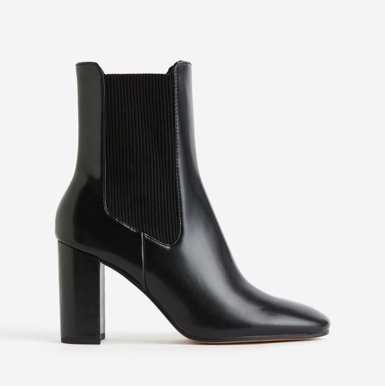Heeled Chelsea boots