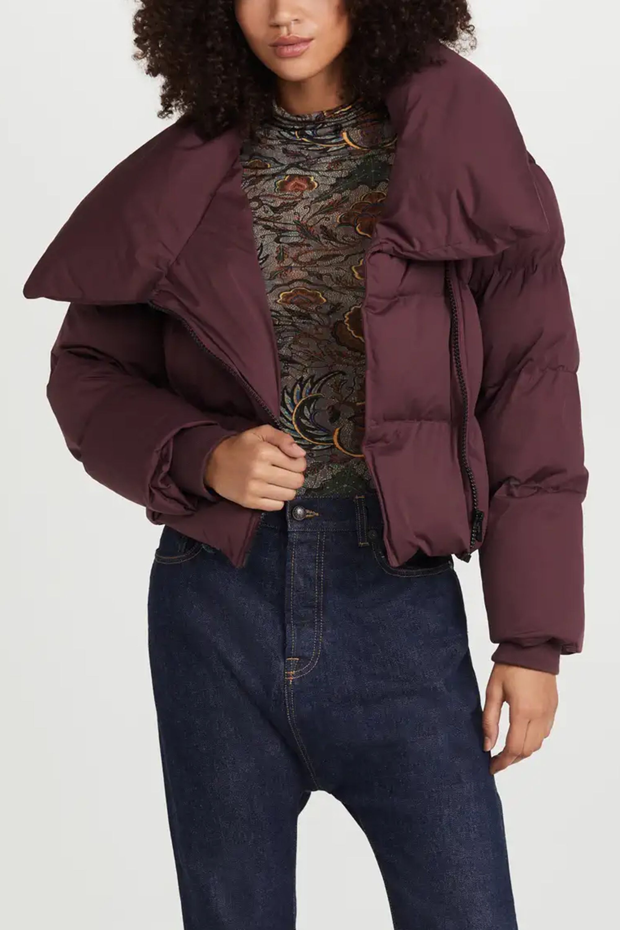 Asymmetrical puffer outlet jacket