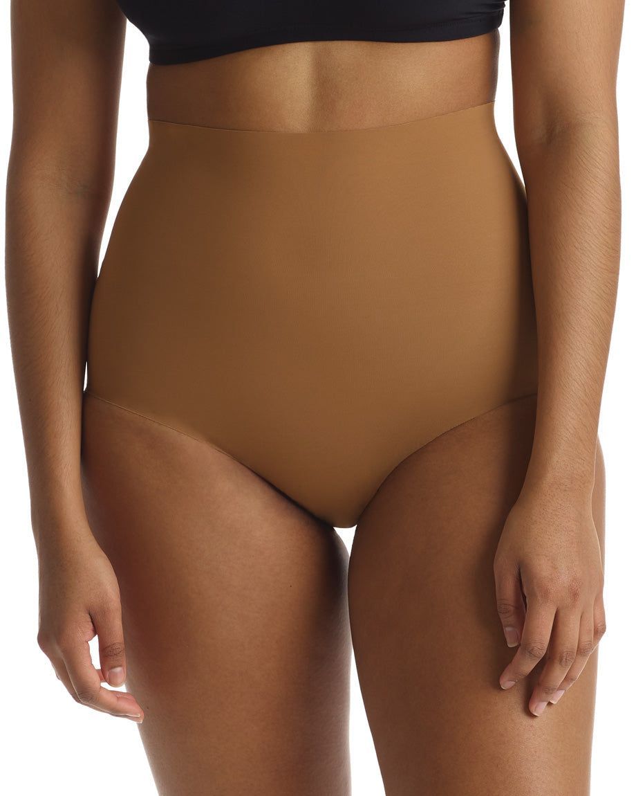 Seamless Ultralight Smoothing Brief Shapewear In Tan