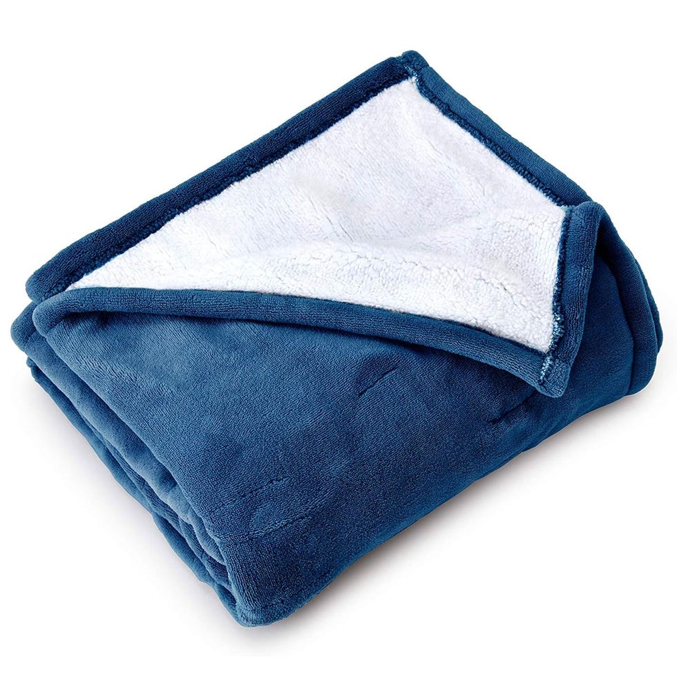 One of the Best Heated Blankets Is Up to 62% Off at Amazon Right Now