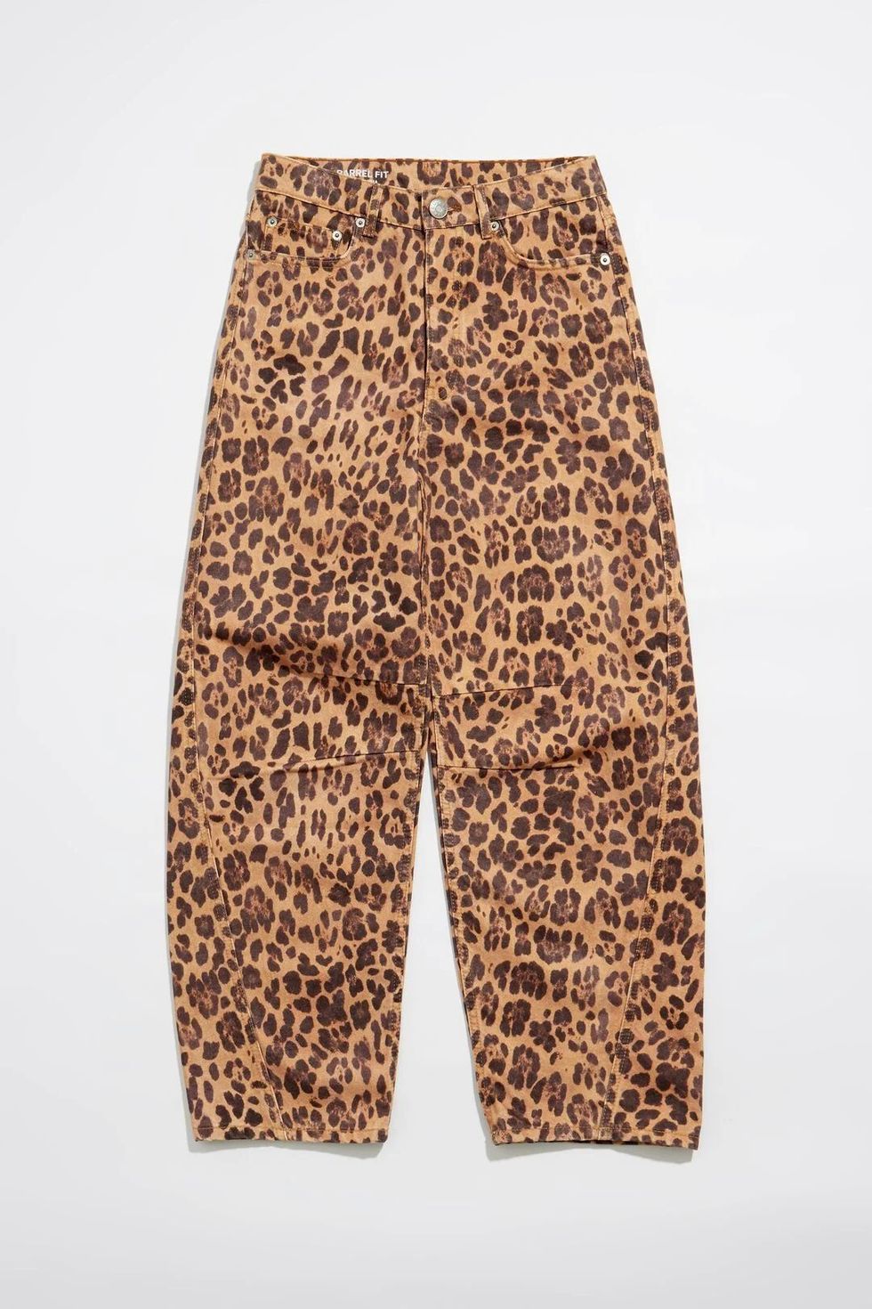 El pantalón de leopardo es el favorito de las estilistas para este