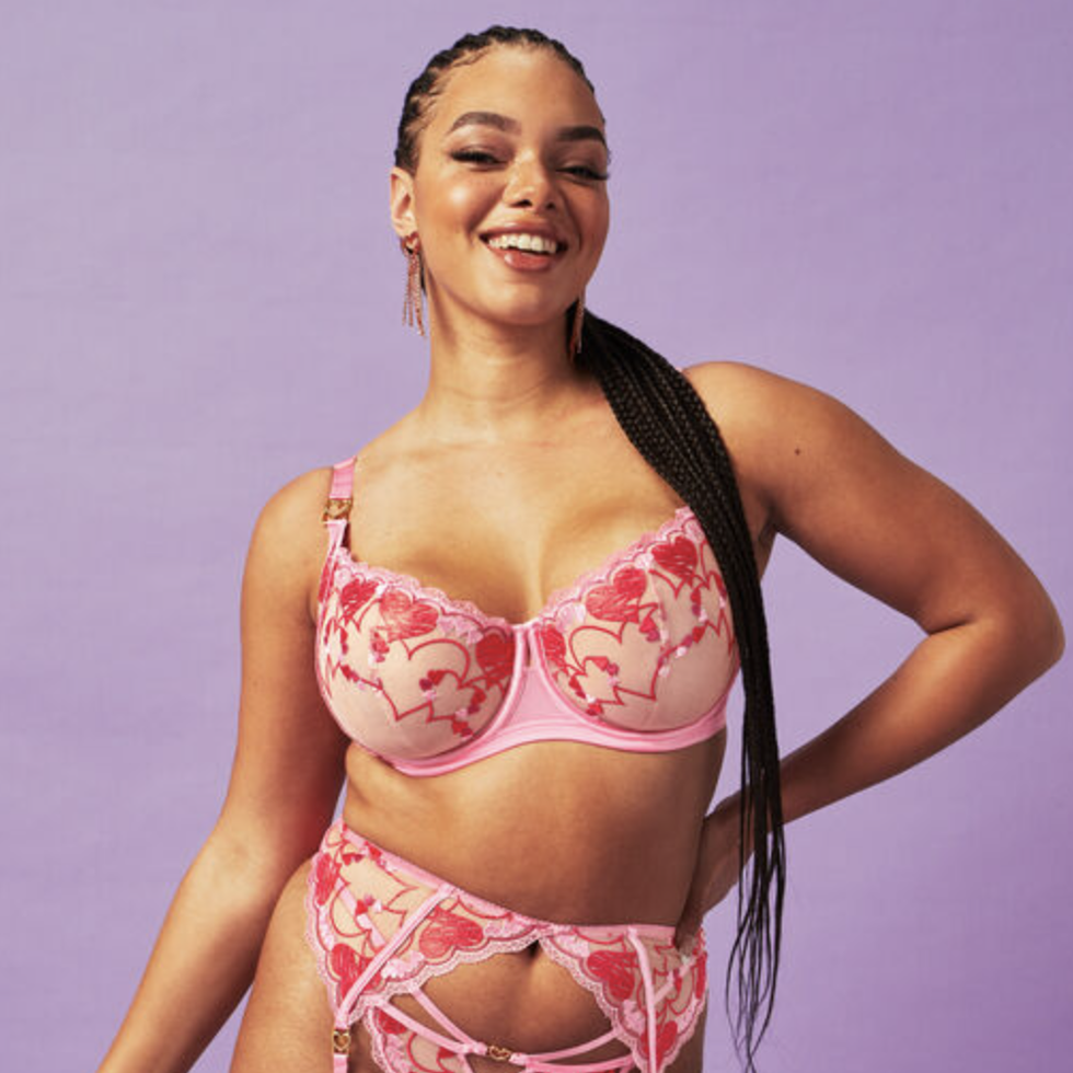 I have big boobs and have found the perfect top on Asos - you don't need to  wear a bra and it comes in two colours