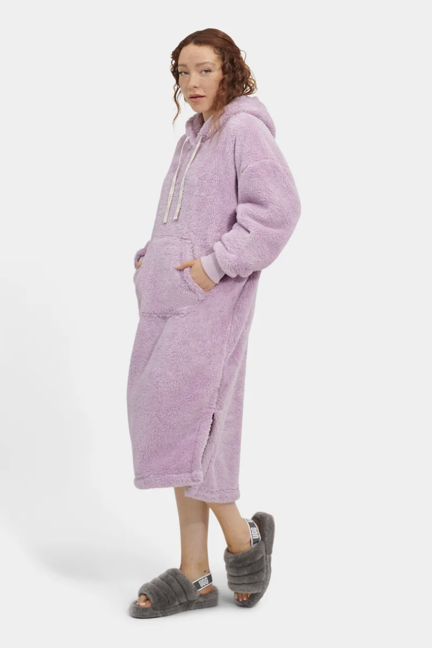 This Ridiculously Comfy Oversized Sweatshirt Is Also a Blanket — And It's  Super Cheap on  Right Now