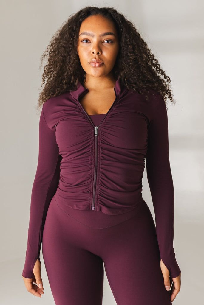How To Find Women's Active Wear Brands In USA?