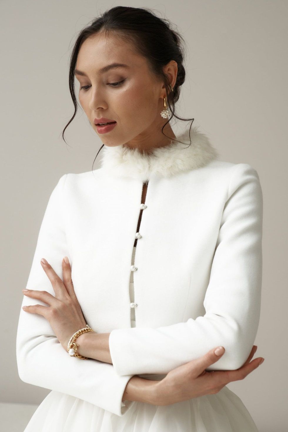 Winter bridal jacket with faux-fur collar