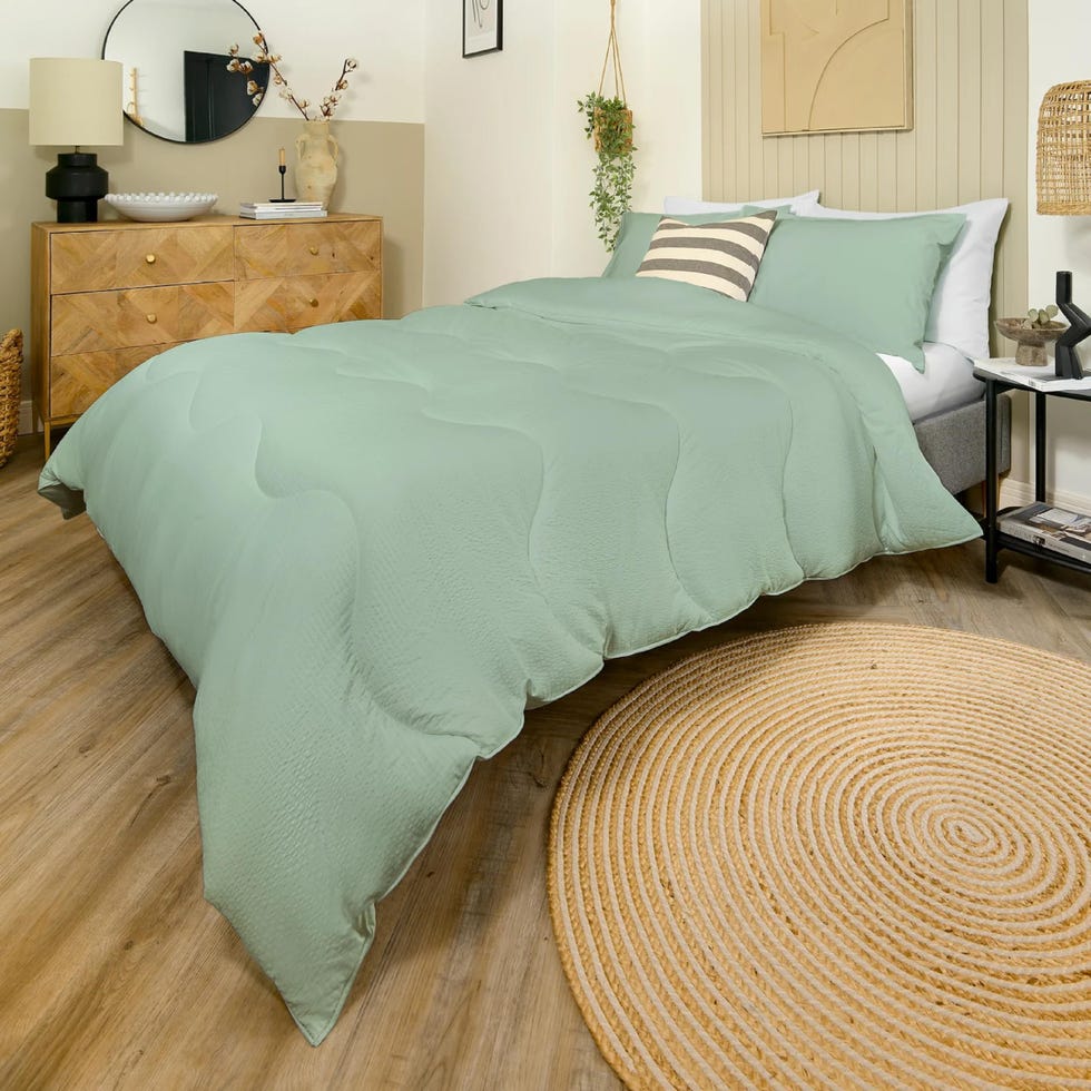 Night Lark Meadow Green Seersucker Coverless Comforter Night Lark Meadow Green Seersucker Coverless Comforter