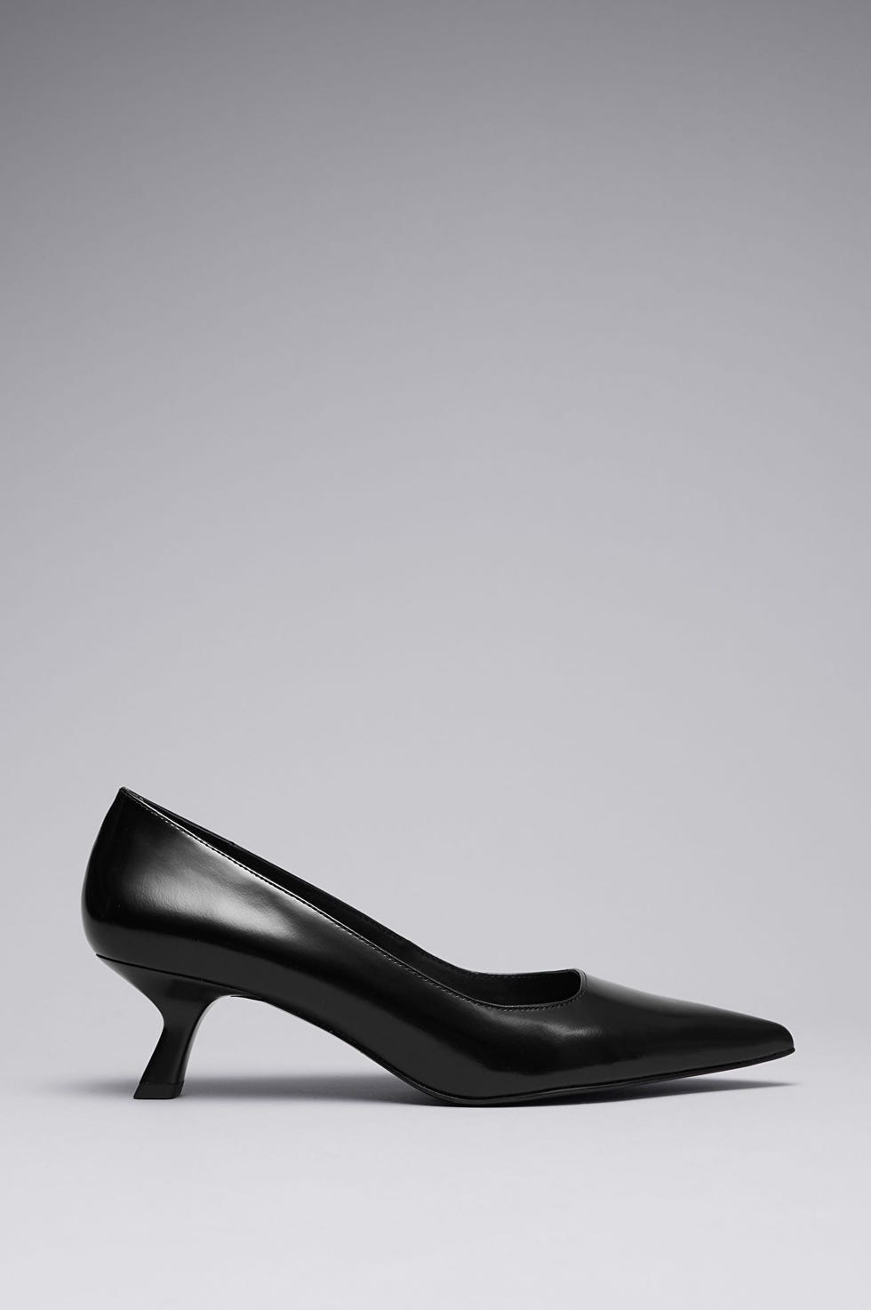 Point-toe pumps