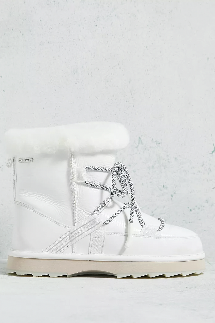 15 best snow boots for women to shop for your 2024 ski holiday