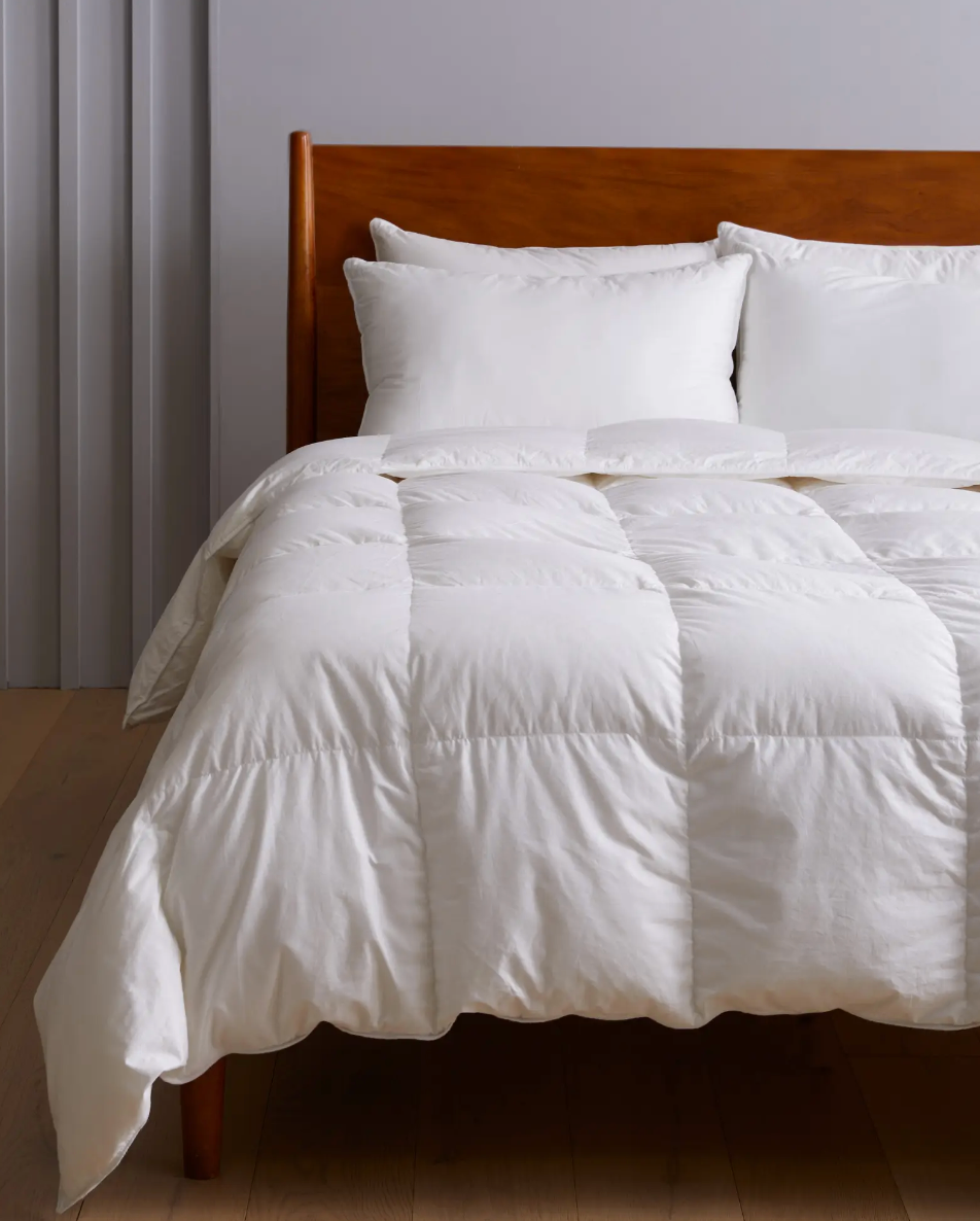 Casaluna mid weight down comforter size king offers