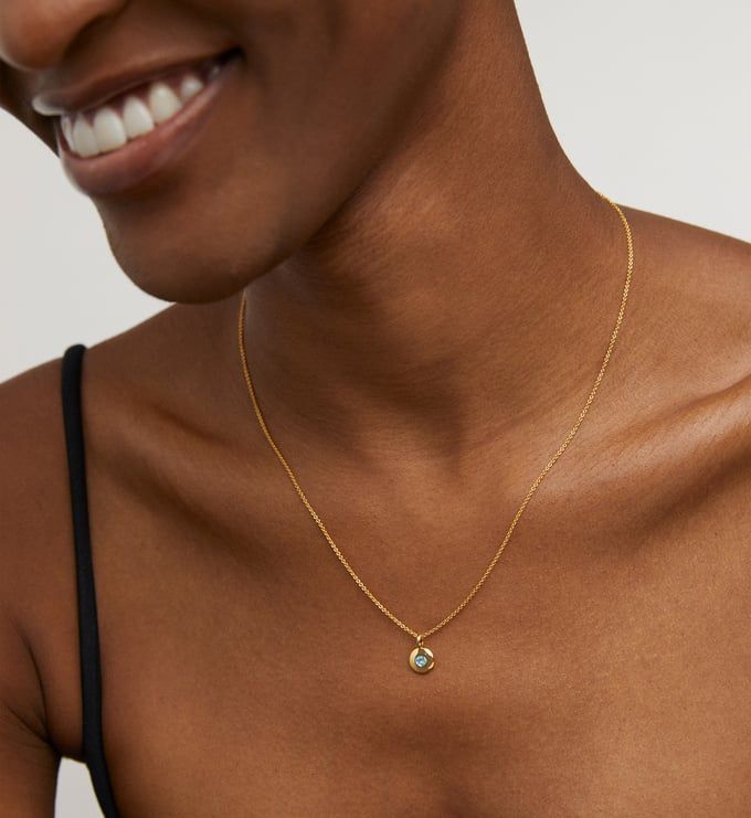Solid gold locket necklace pendants | Loquet London